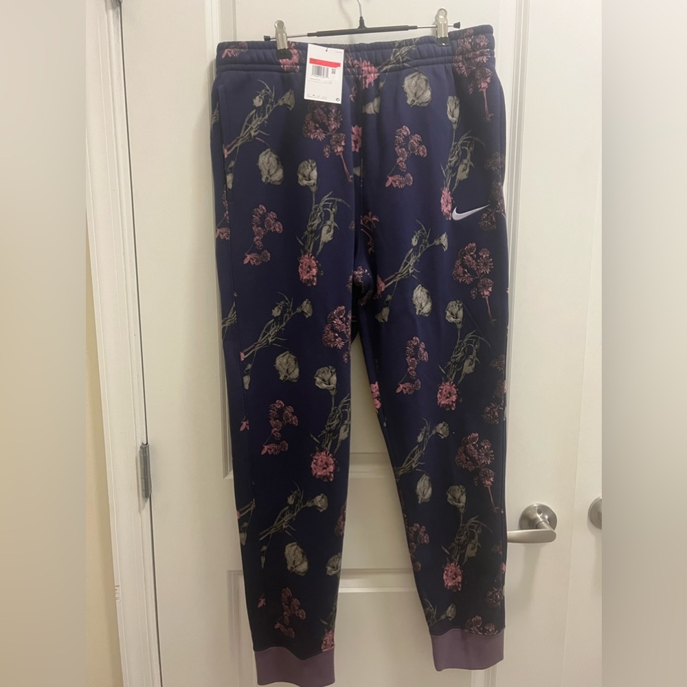 NIKE STANDARD FIT JOGGING PANTS SIZE L